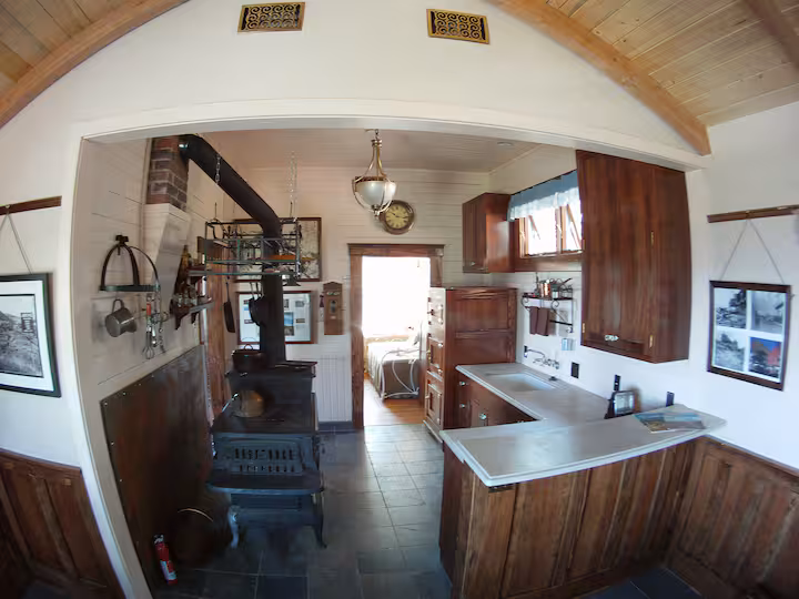 John Riordan House - Photo 12